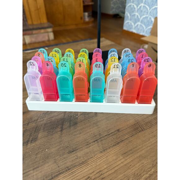31+1 Day Daily Morning/Evening Medication Organizer - Picture 2 of 4